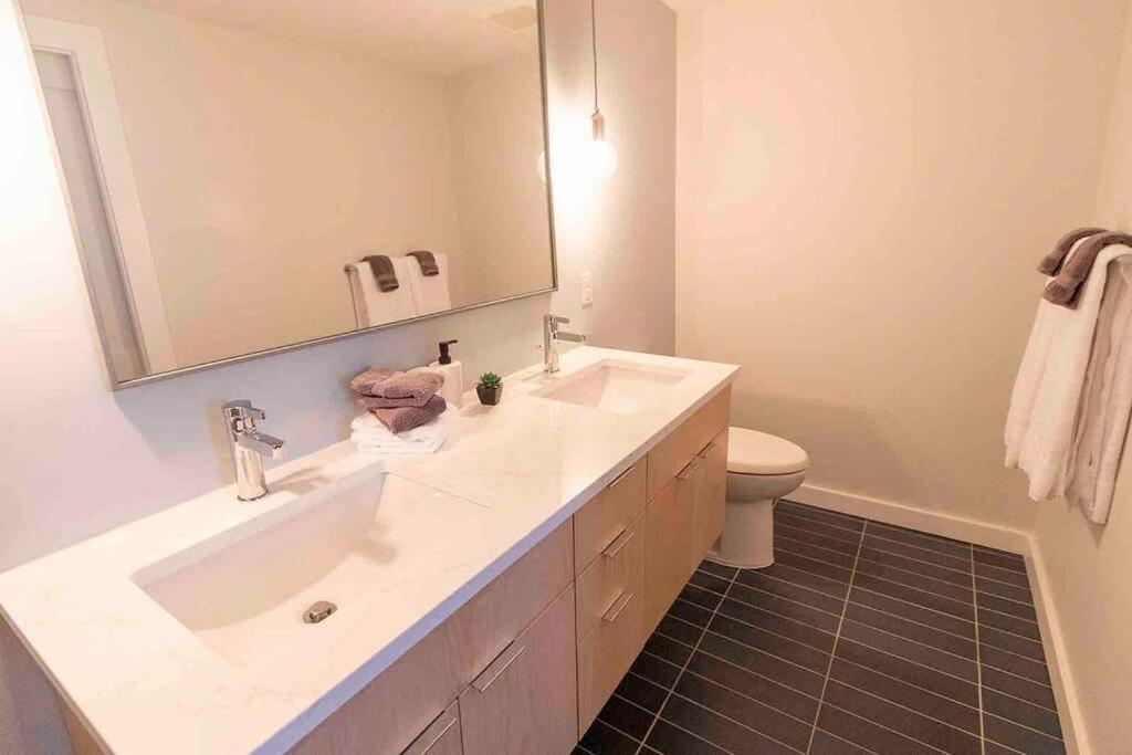 Spacious 2 Bed 2 Bath Downtown Otr Condo Minutes Walk To The Reds Bengals Stadium & More! Цинциннати Экстерьер фото